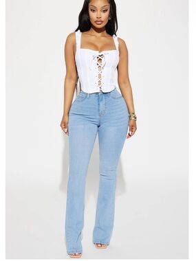 Fashion nova Mesa Booty Lifting Stretch Bootcut Jeans - Light Wash
Size: 1